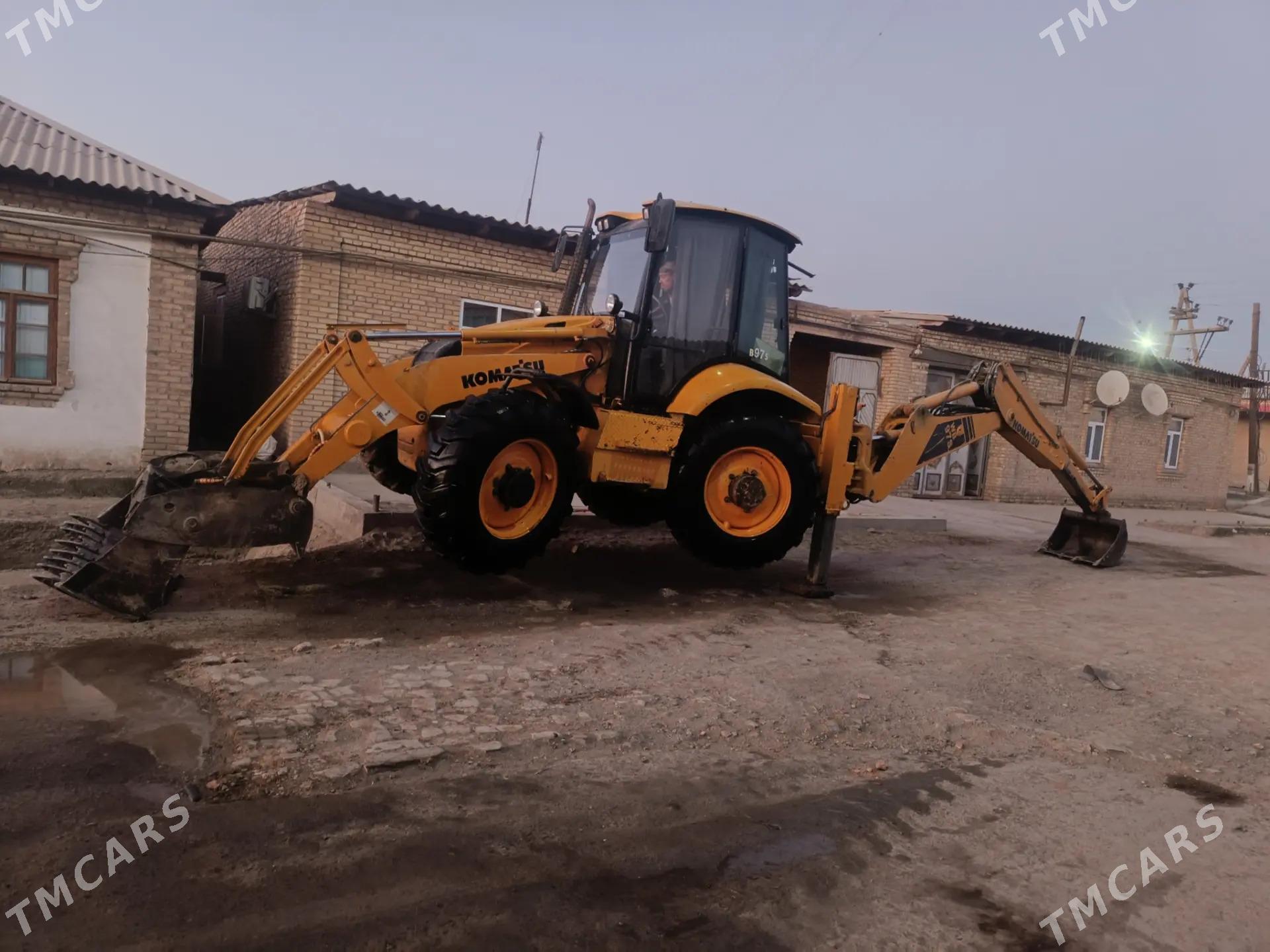 Komatsu D155AX-8 2005 - 420 000 TMT - Чарджоу - img 2