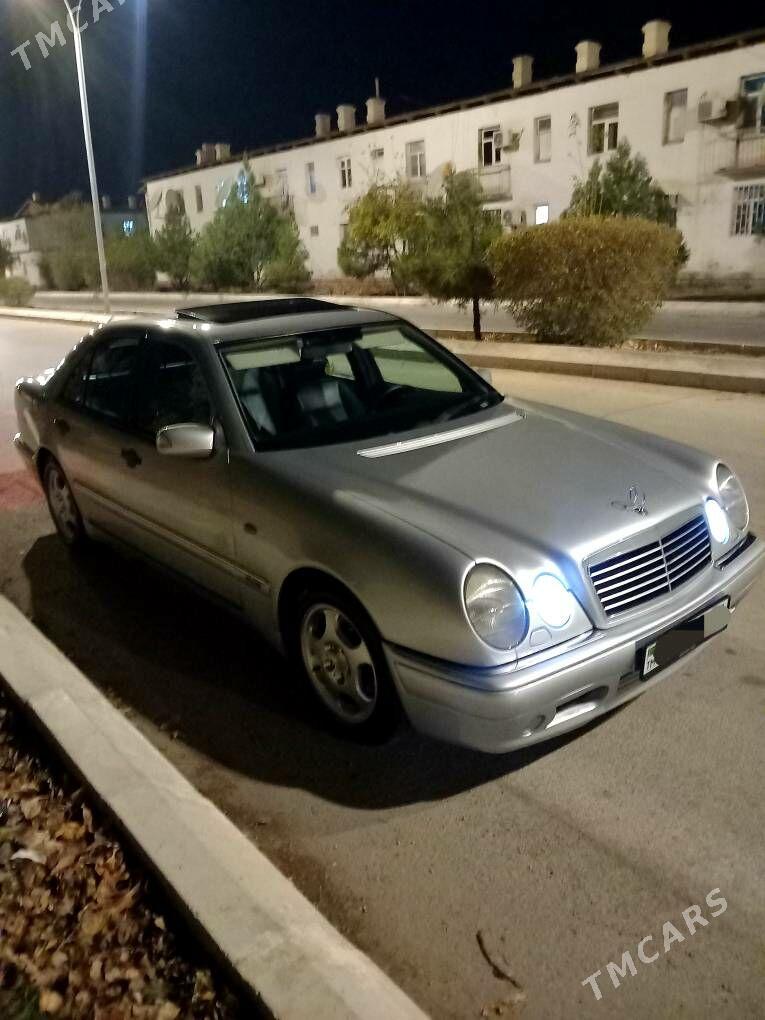 Mercedes-Benz E320 1999 - 132 000 TMT - Балканабат - img 3