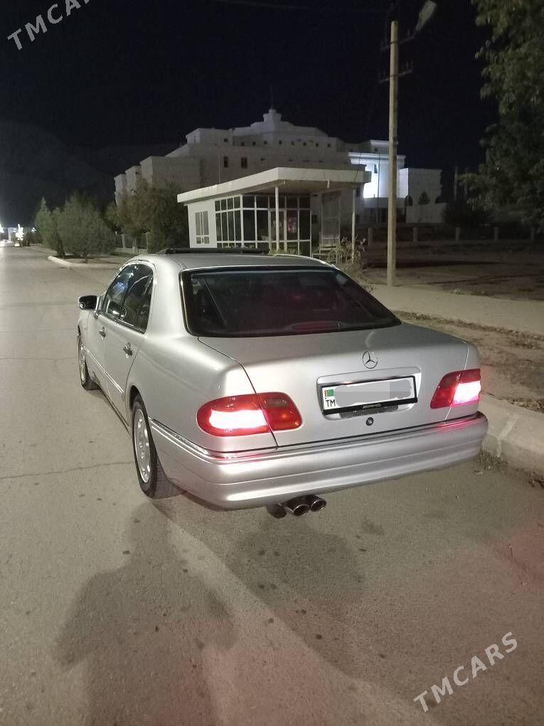 Mercedes-Benz E320 1999 - 132 000 TMT - Балканабат - img 4