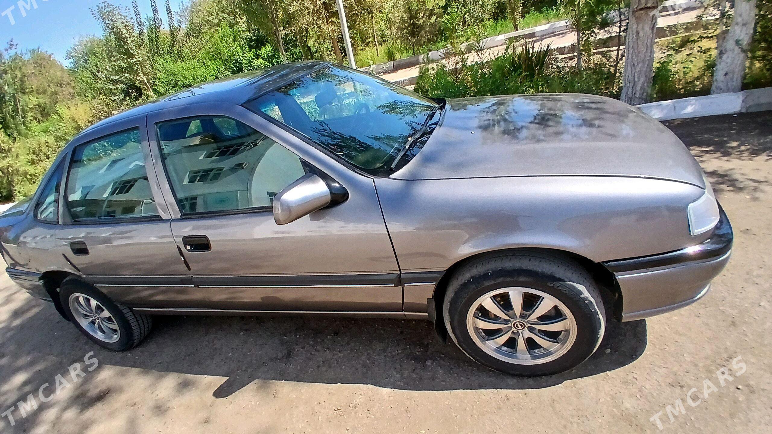Opel Vectra 1990 - 44 000 TMT - Гурбансолтан Едже - img 3