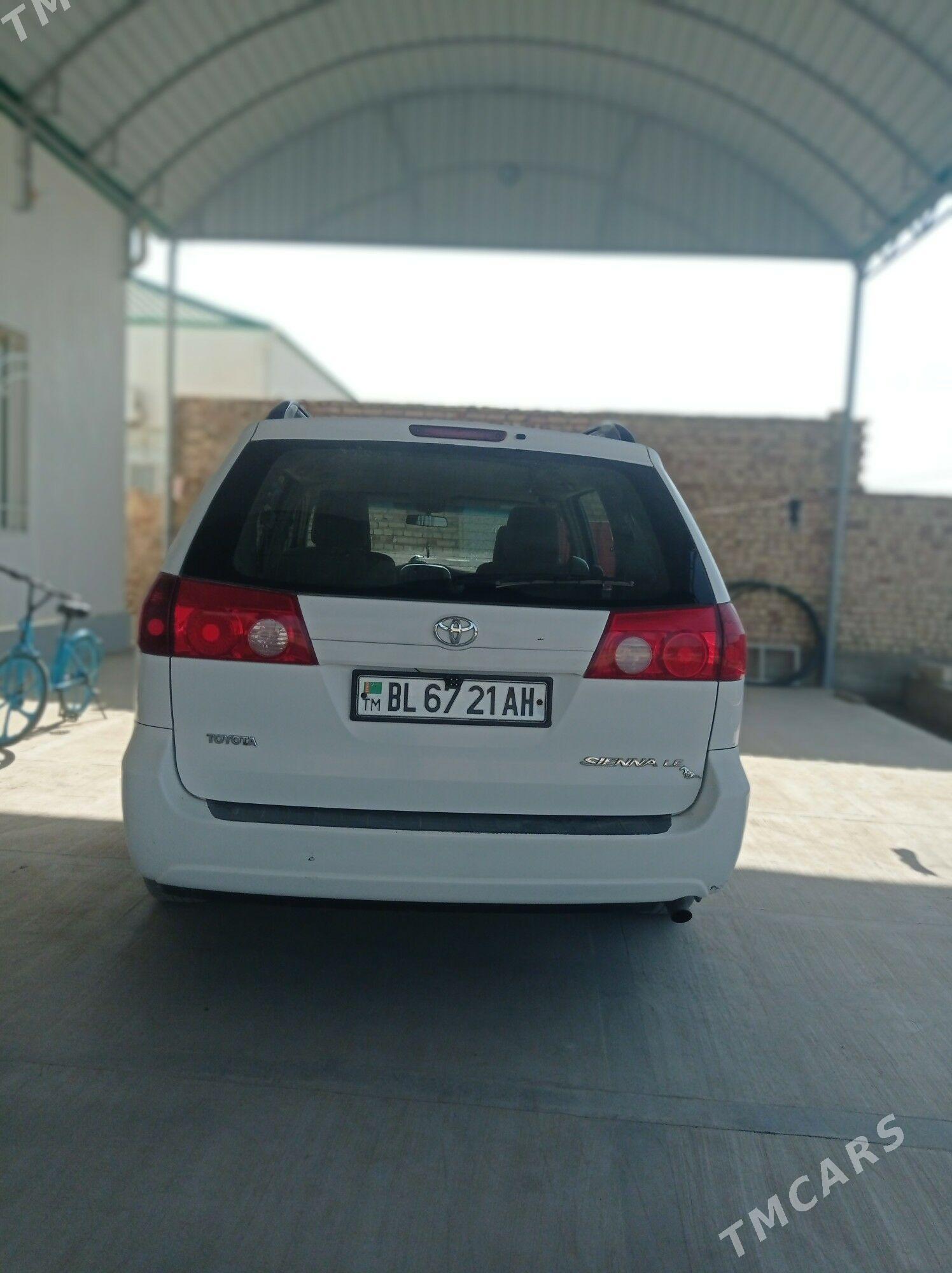 Toyota Sienna 2009 - 230 000 TMT - Bäherden - img 4