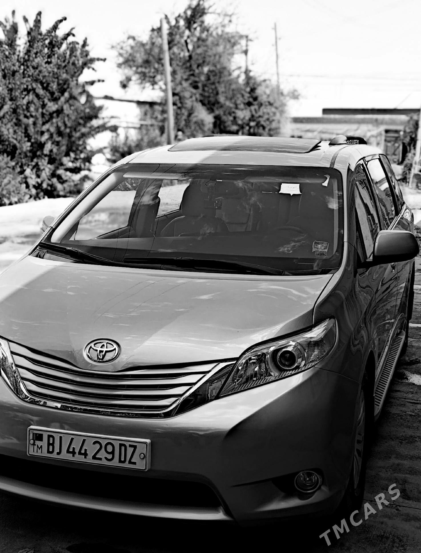 Toyota Sienna 2015 - 365 000 TMT - Gurbansoltan Eje - img 4
