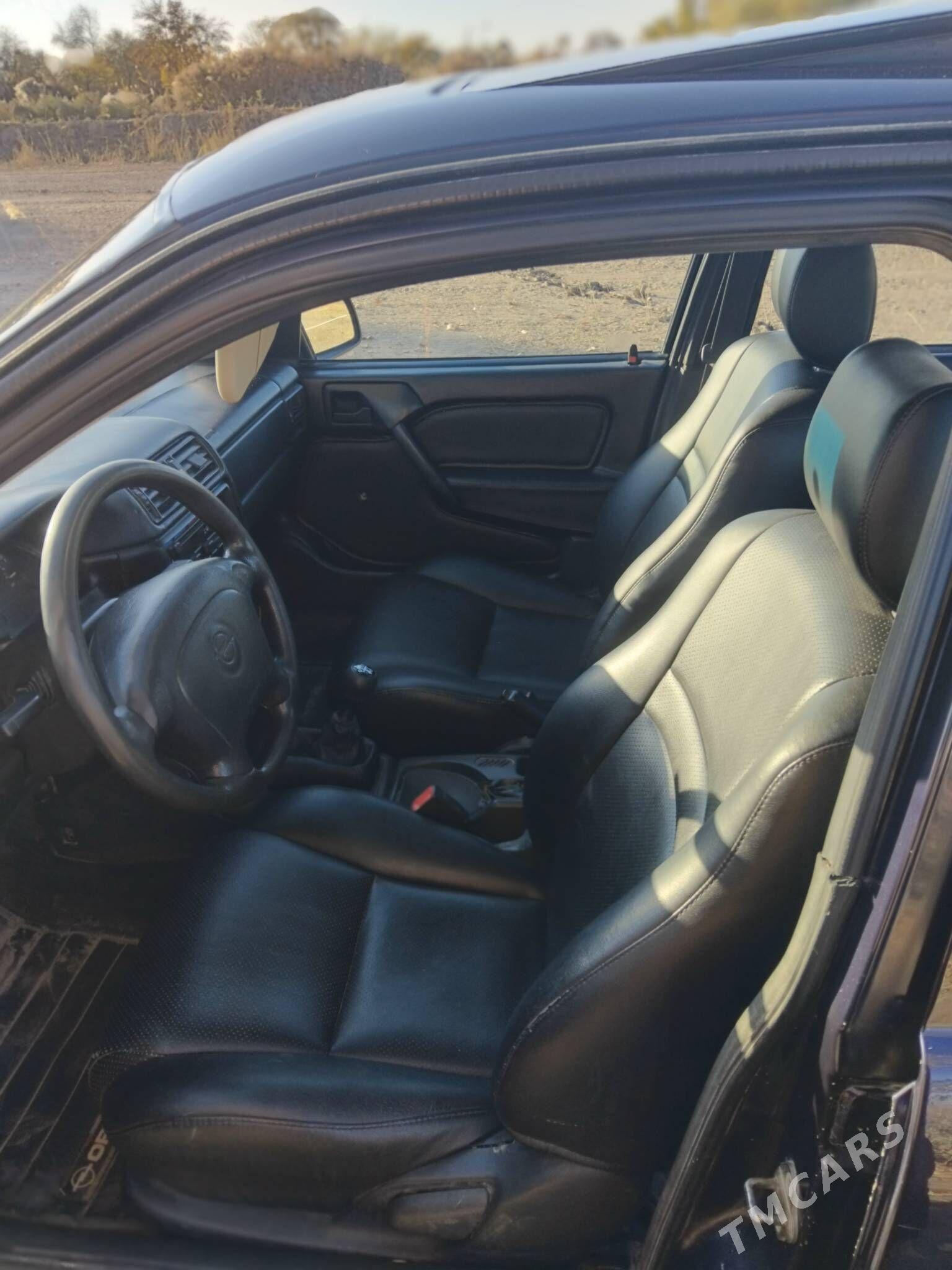 Opel Vectra 1994 - 55 000 TMT - Гурбансолтан Едже - img 3