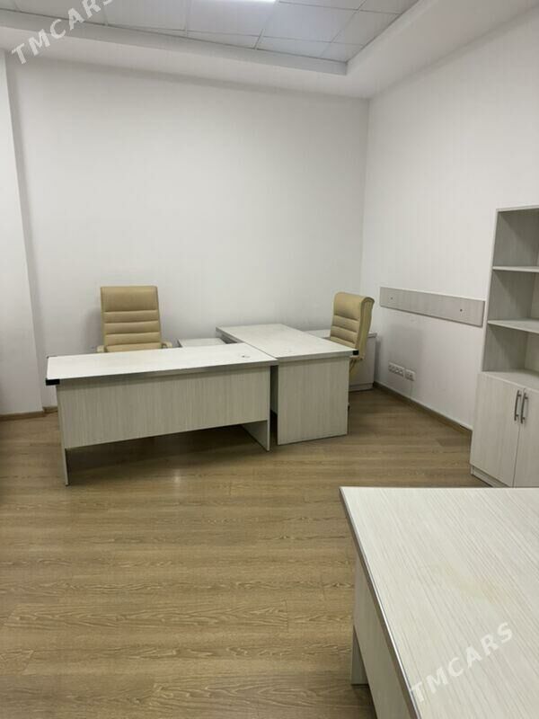 Berkarar biznes sentirde 225m² - Гуртли - img 2