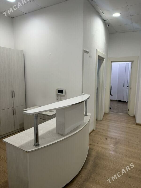 Berkarar biznes sentirde 225m² - Гуртли - img 4