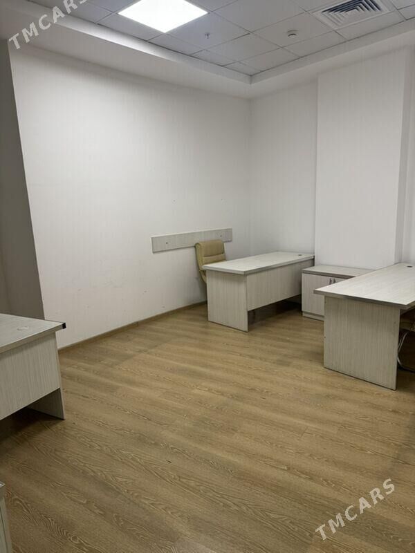 Berkarar biznes sentirde 225m² - Гуртли - img 6