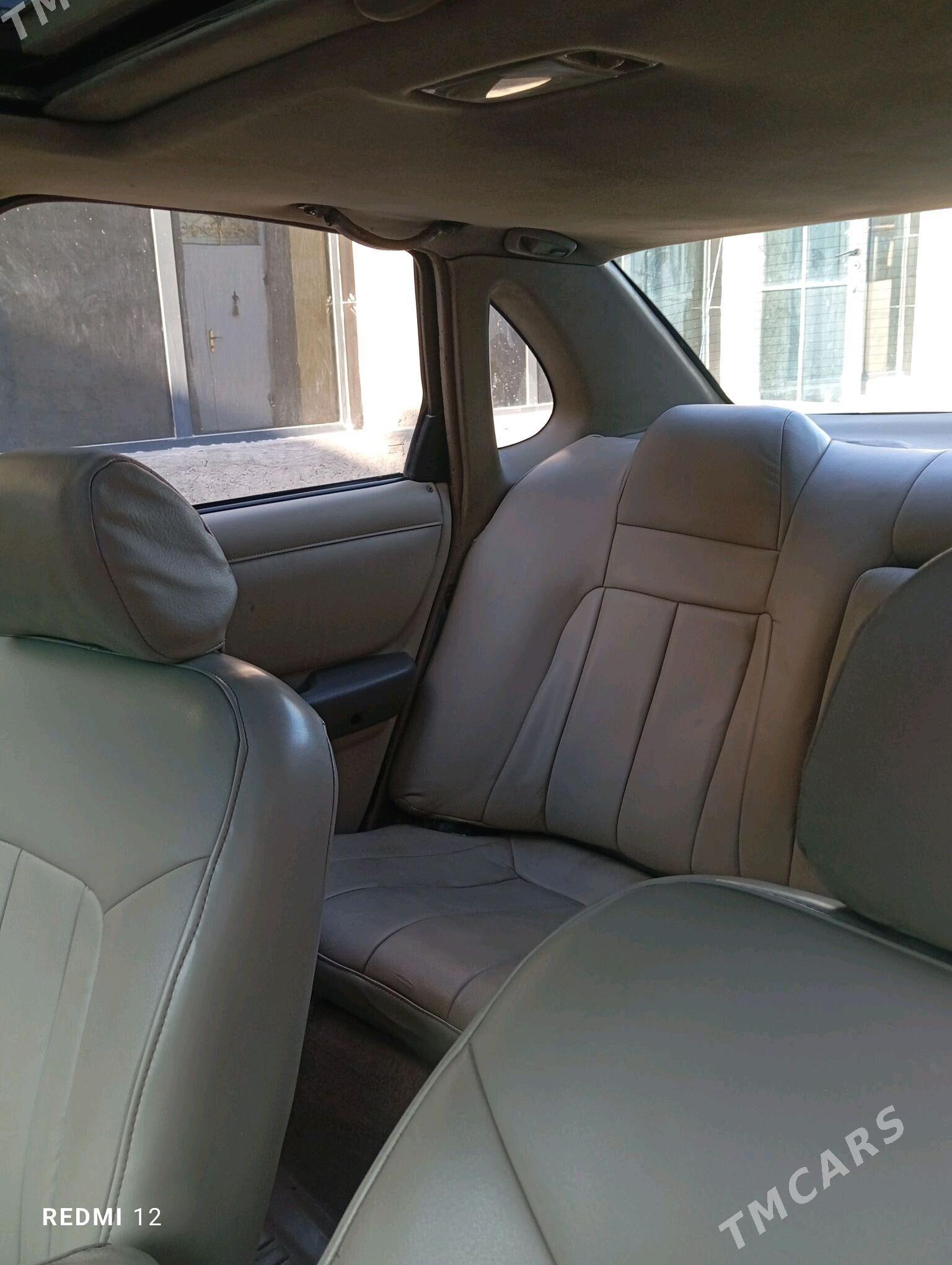 Toyota Avalon 1996 - 125 000 TMT - Гумдаг - img 4