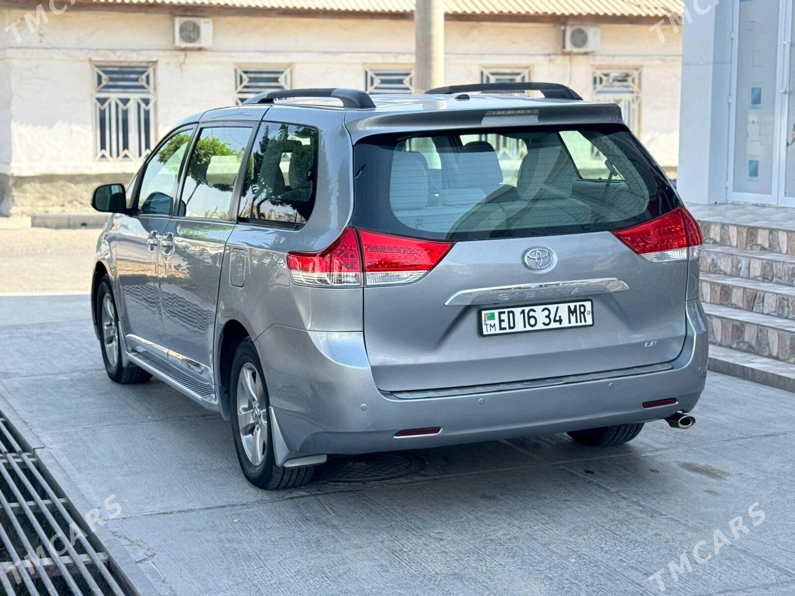 Toyota Sienna 2012 - 295 000 TMT - Мары - img 4