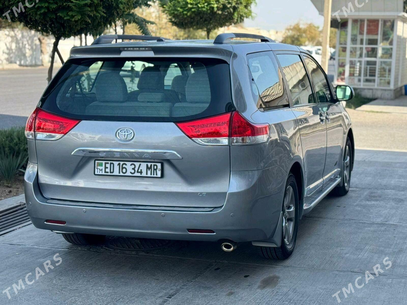 Toyota Sienna 2012 - 295 000 TMT - Мары - img 3