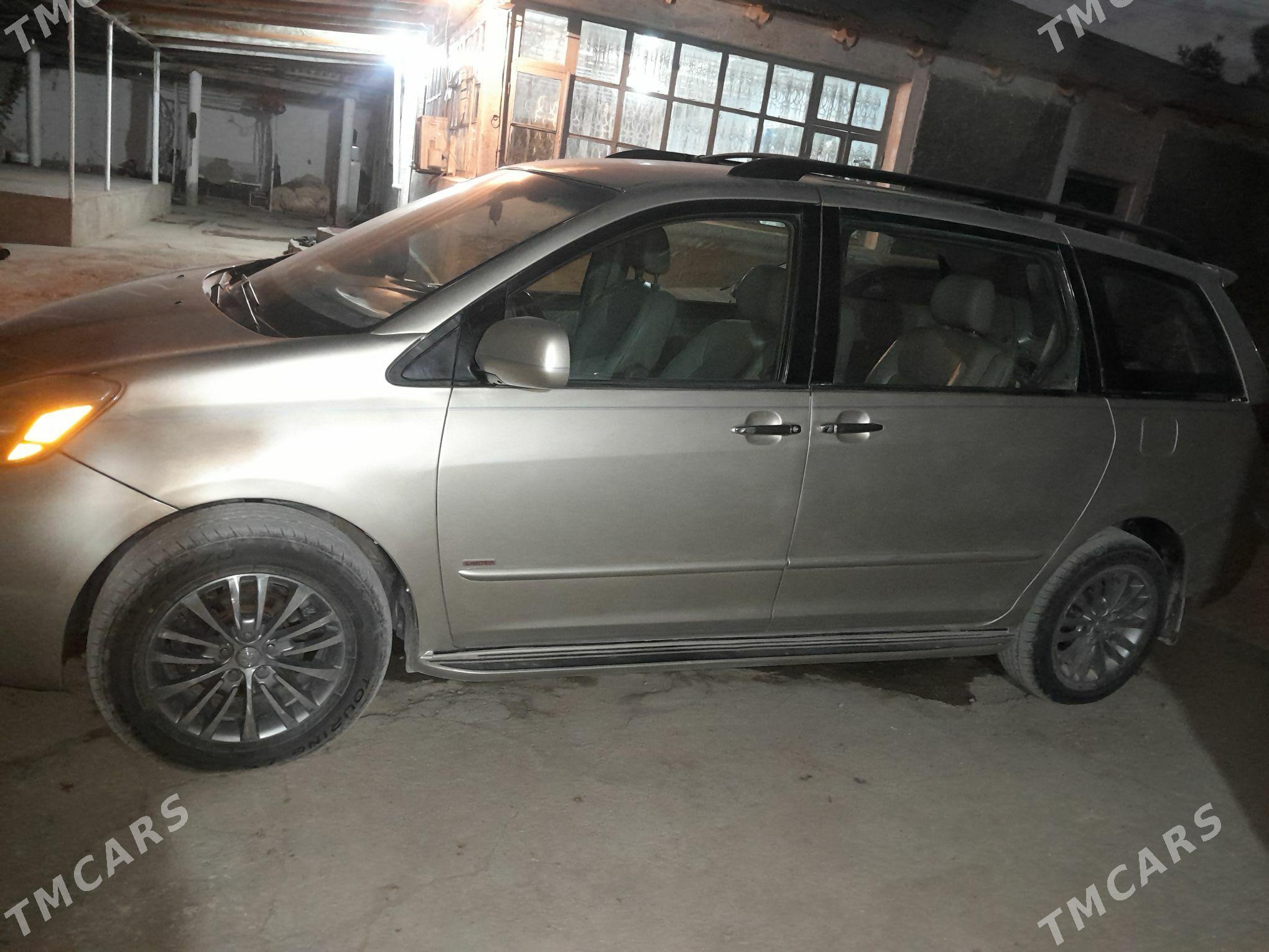 Toyota Sienna 2004 - 230 000 TMT - Койтендаг - img 3