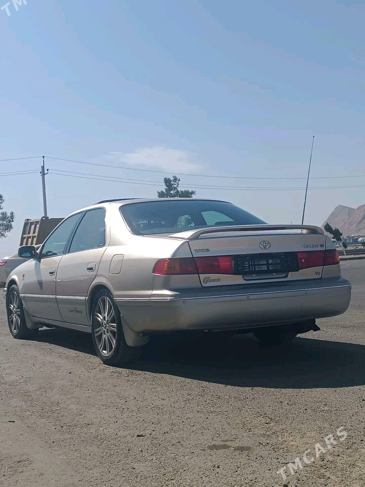 Toyota Camry 2001 - 220 000 TMT - Мары - img 7