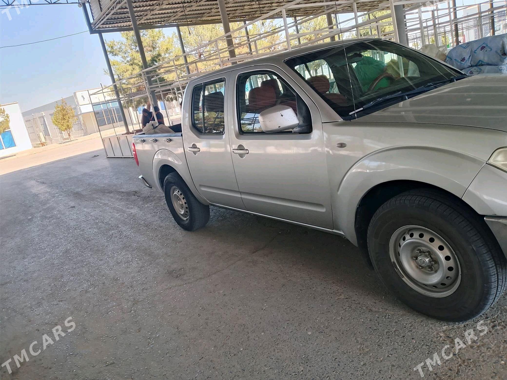 Nissan Navara 2011 - 130 000 TMT - Бахарден - img 2