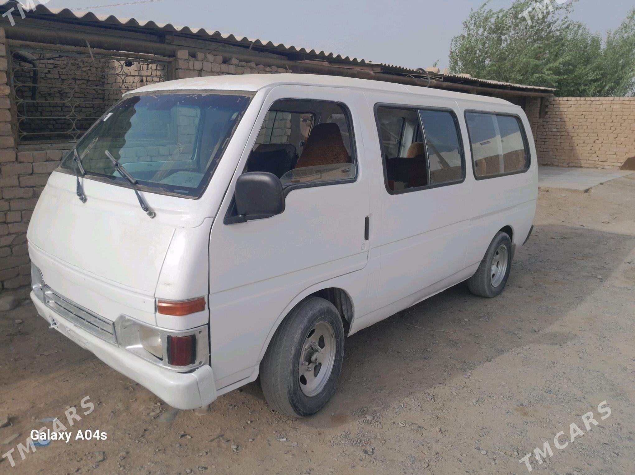 Toyota Hiace 1995 - 50 000 TMT - Теджен - img 1