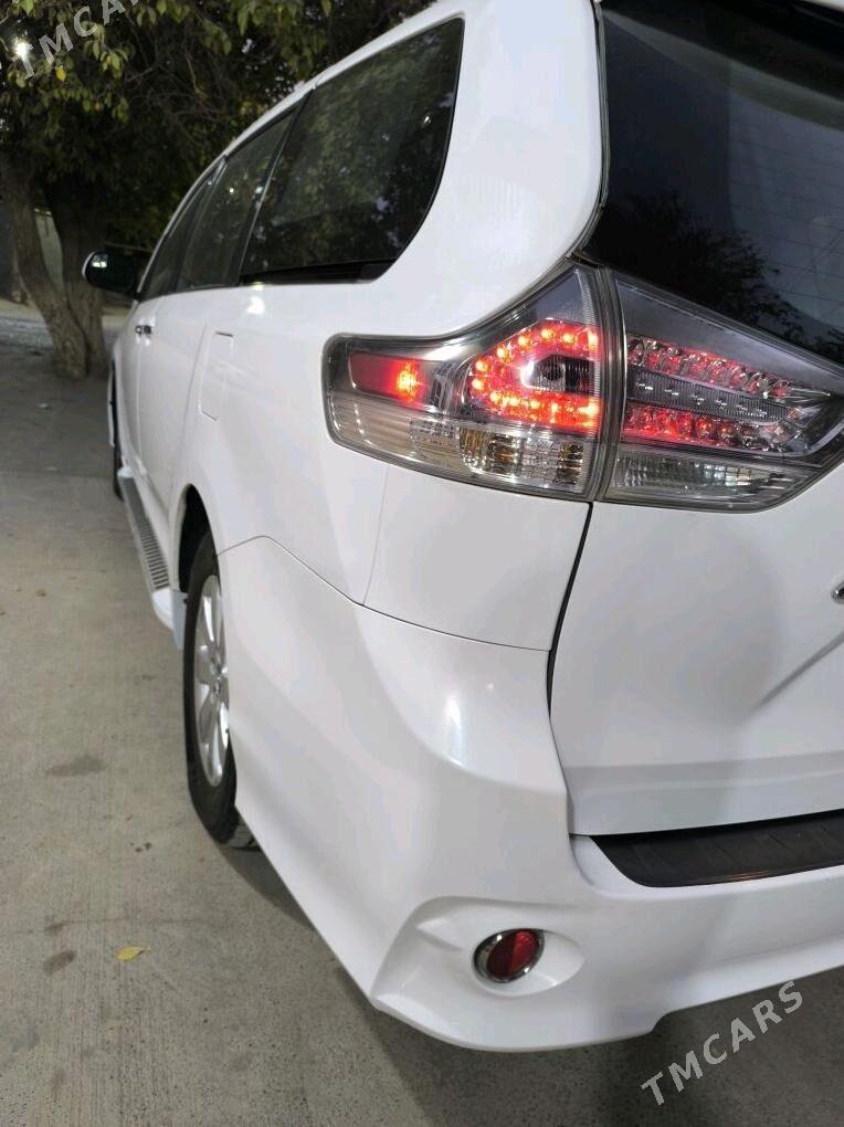Toyota Sienna 2019 - 426 000 TMT - Койтендаг - img 2