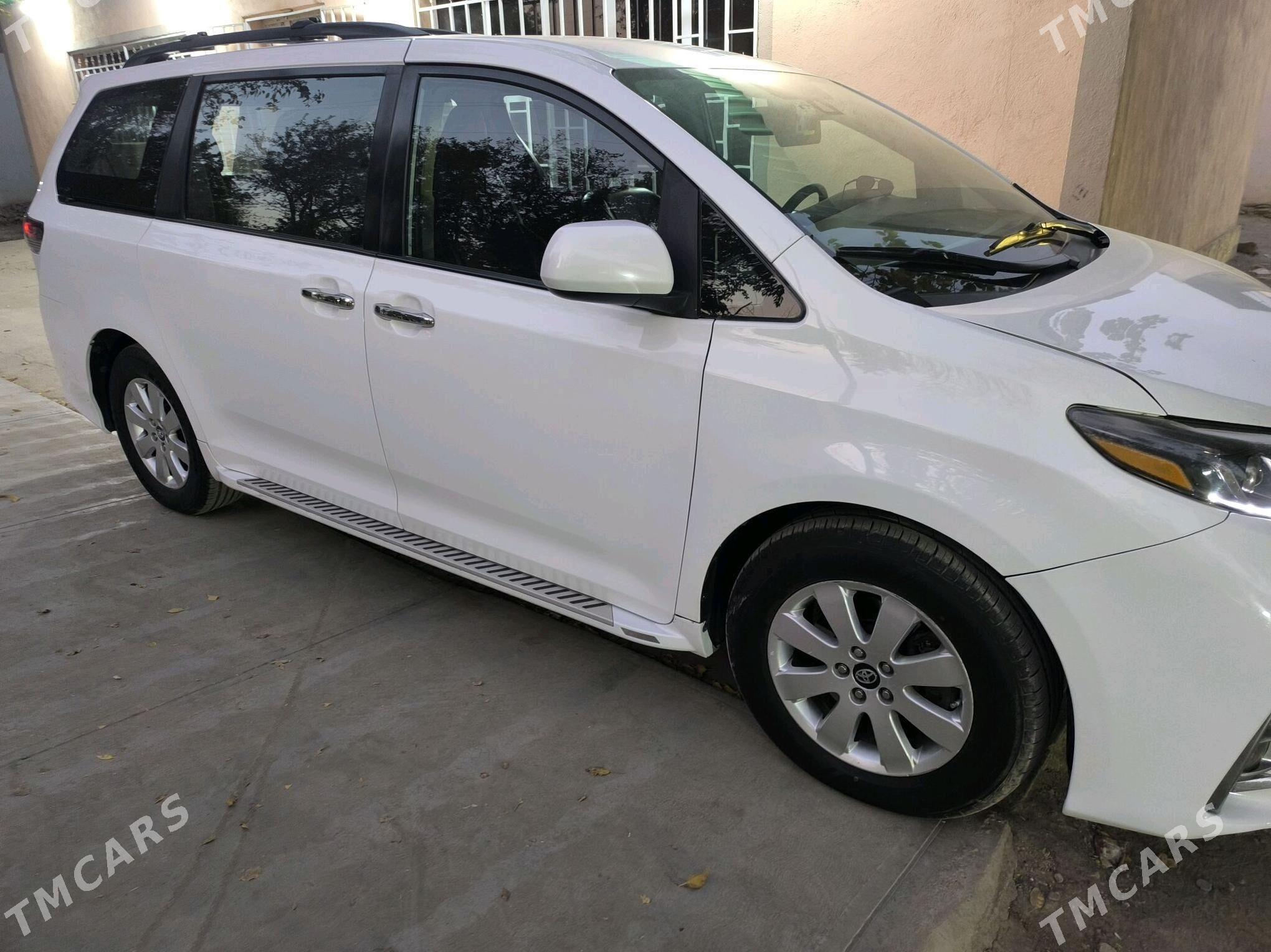 Toyota Sienna 2019 - 426 000 TMT - Койтендаг - img 9