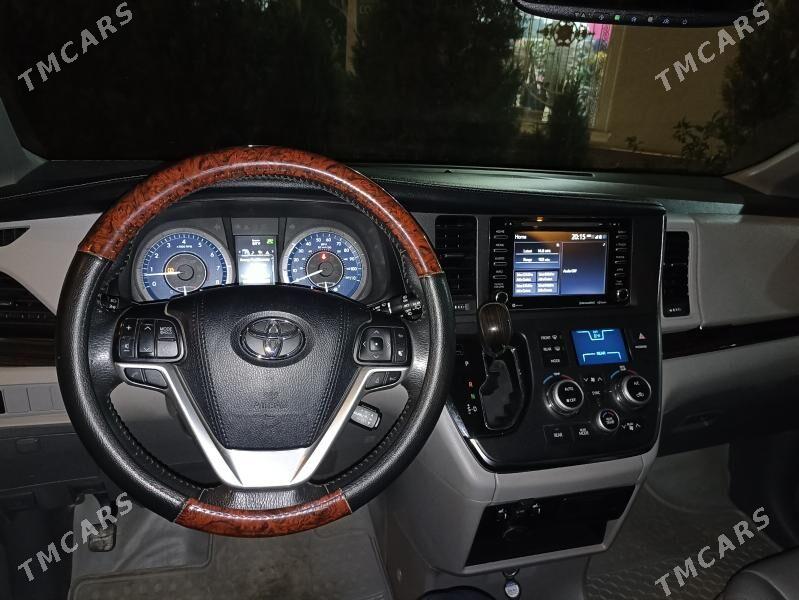 Toyota Sienna 2018 - 450 000 TMT - Köneürgenç - img 3