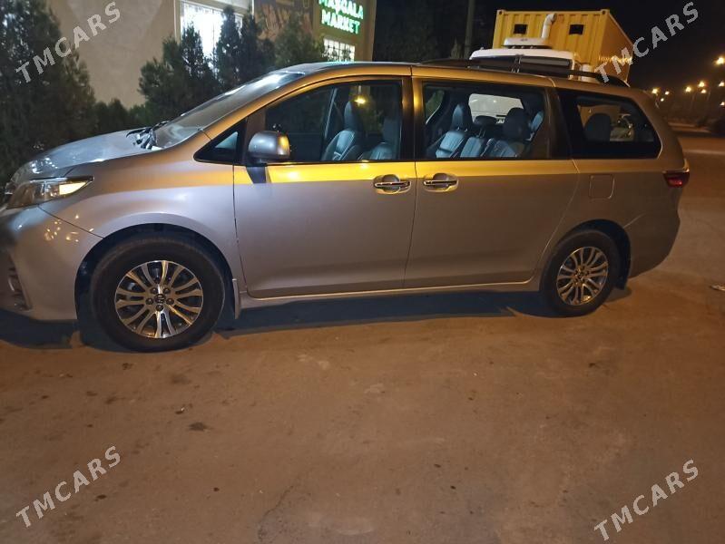Toyota Sienna 2018 - 450 000 TMT - Köneürgenç - img 1