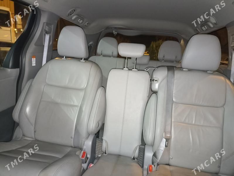 Toyota Sienna 2018 - 450 000 TMT - Köneürgenç - img 4