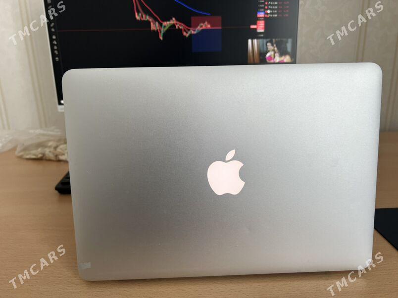 MacBook Pro - Mary - img 2