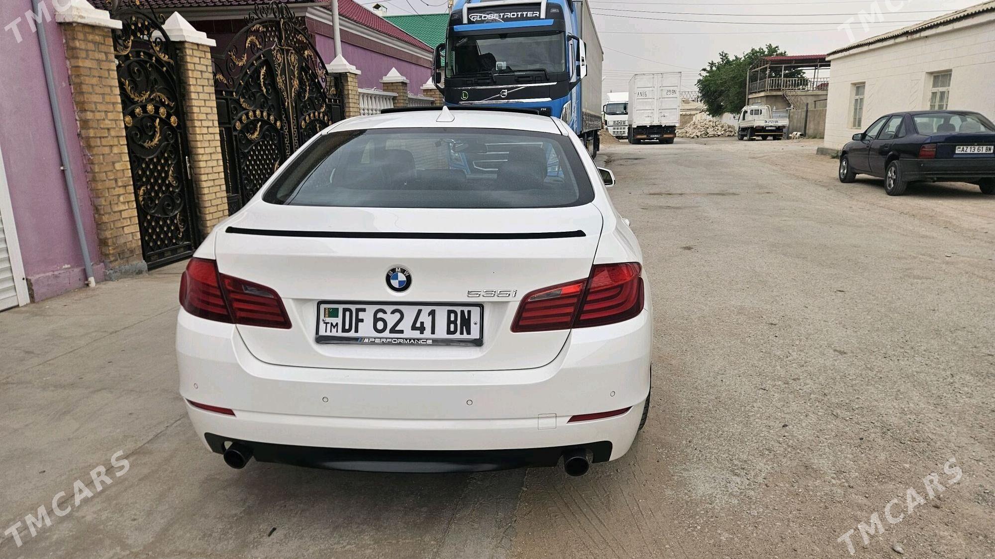 BMW 5 Series 2010 - 230 000 TMT - Балканабат - img 1