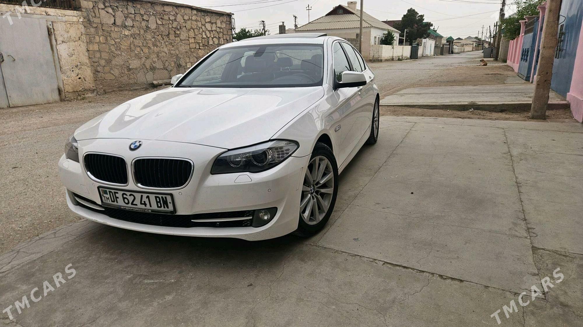 BMW 5 Series 2010 - 230 000 TMT - Балканабат - img 5