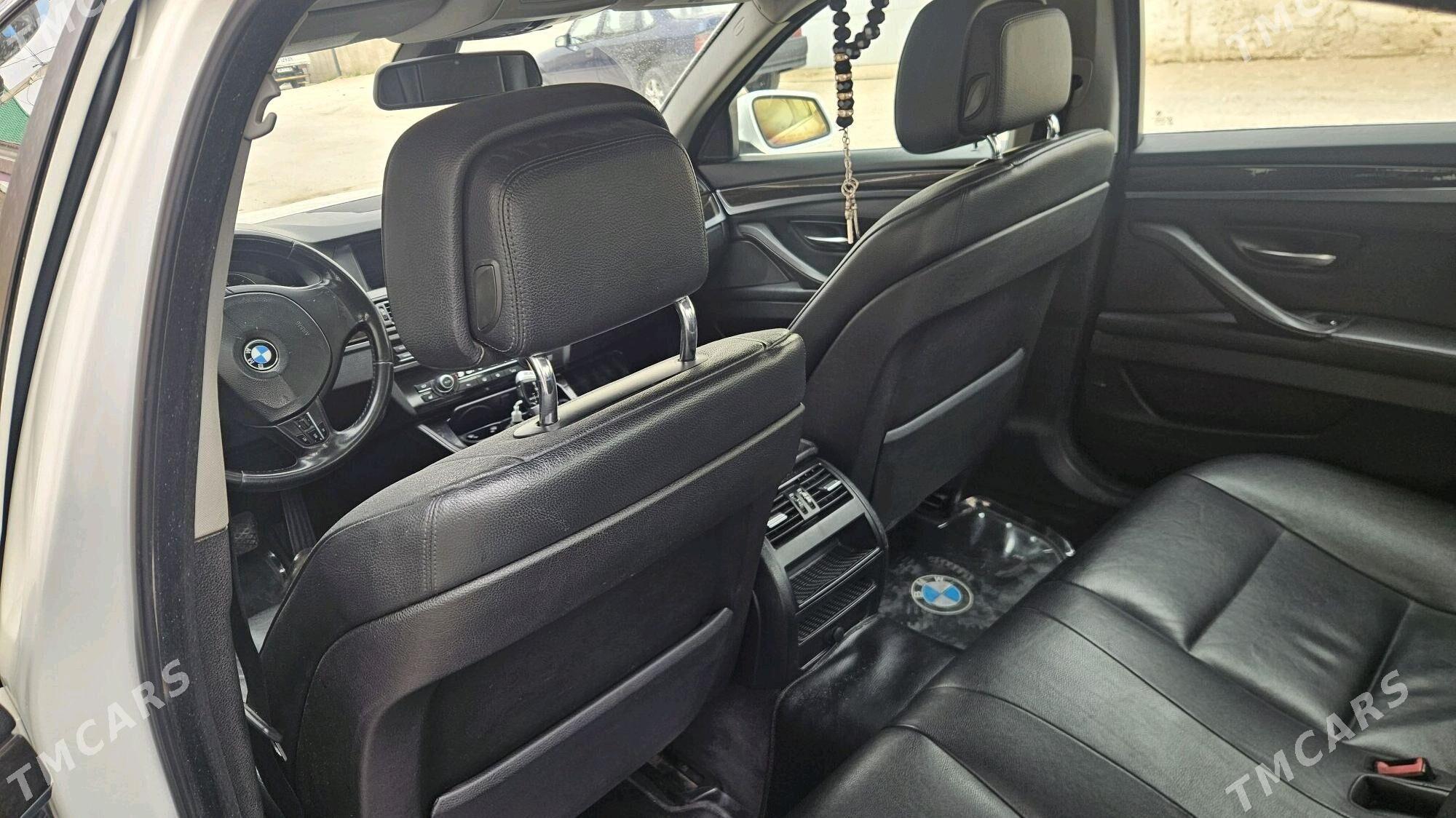 BMW 5 Series 2010 - 230 000 TMT - Балканабат - img 4