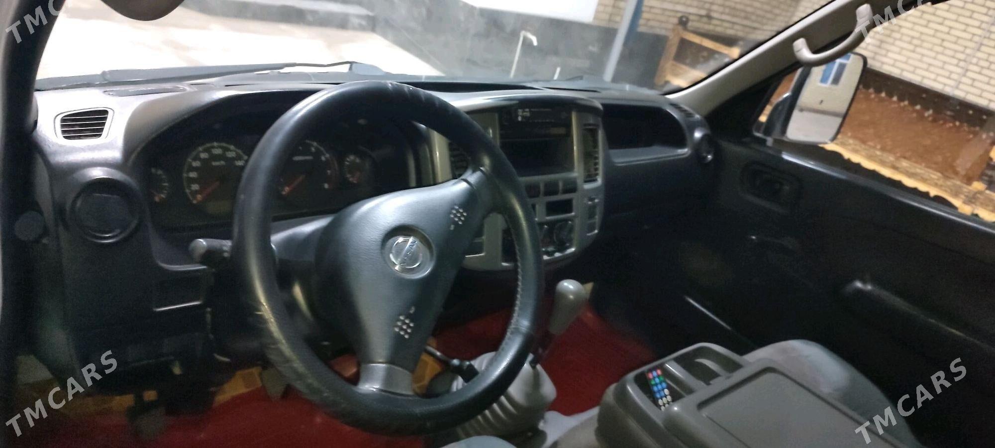 Nissan Urvan 2010 - 165 000 TMT - Мары - img 5