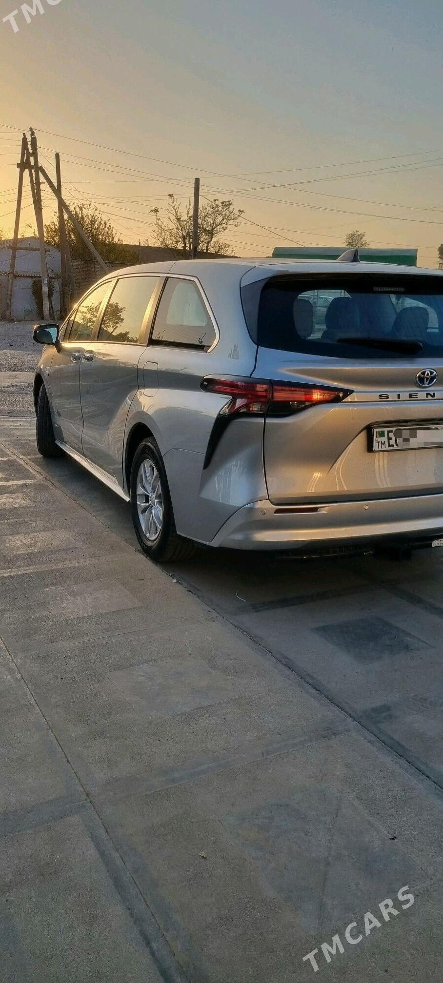 Toyota Sienna 2022 - 500 000 TMT - Мары - img 2