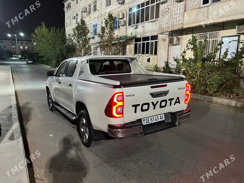 Toyota Hilux 2022 - 600 000 TMT - Aşgabat - img 1