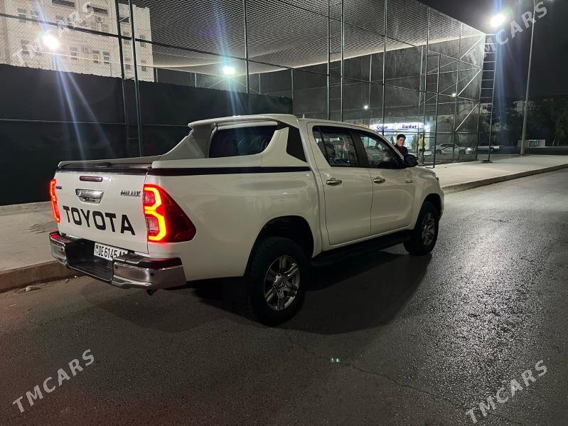 Toyota Hilux 2022 - 600 000 TMT - Aşgabat - img 4