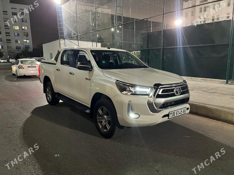 Toyota Hilux 2022 - 600 000 TMT - Aşgabat - img 3