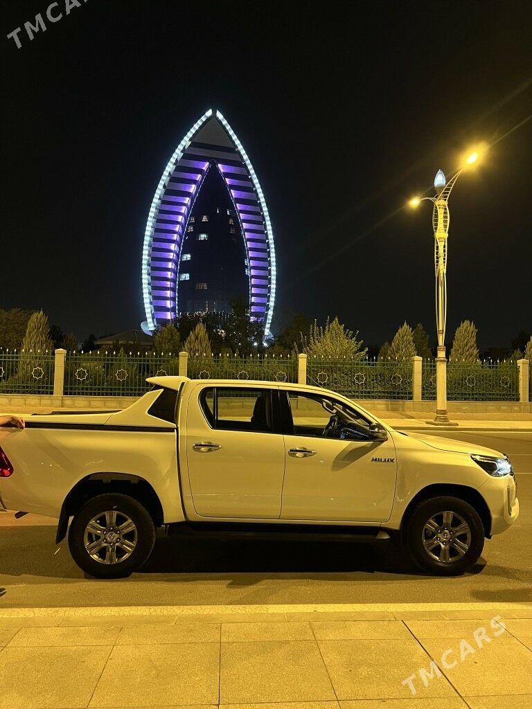 Toyota Hilux 2022 - 600 000 TMT - Aşgabat - img 5