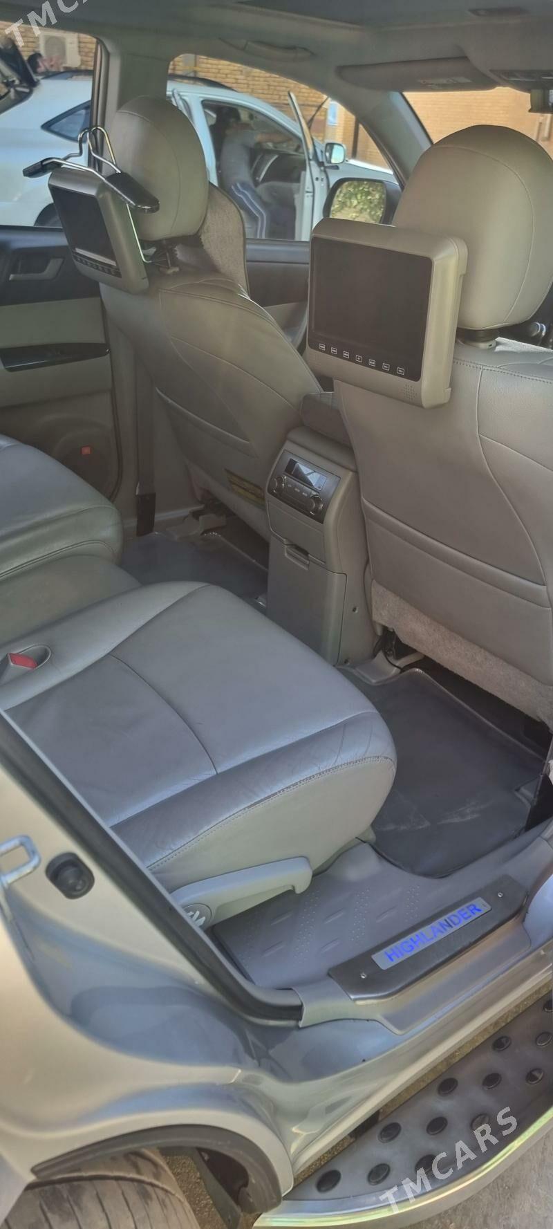 Toyota Highlander 2010 - 350 000 TMT - Халач - img 1