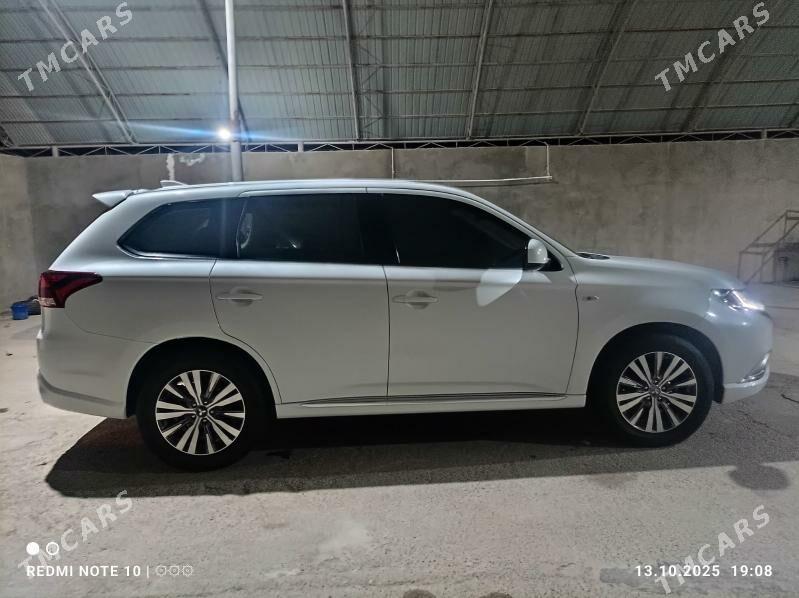 Mitsubishi Outlander 2022 - 300 000 TMT - Магданлы - img 8