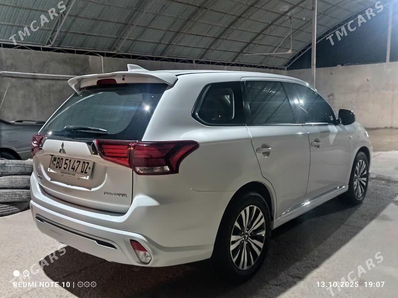 Mitsubishi Outlander 2022 - 300 000 TMT - Магданлы - img 9