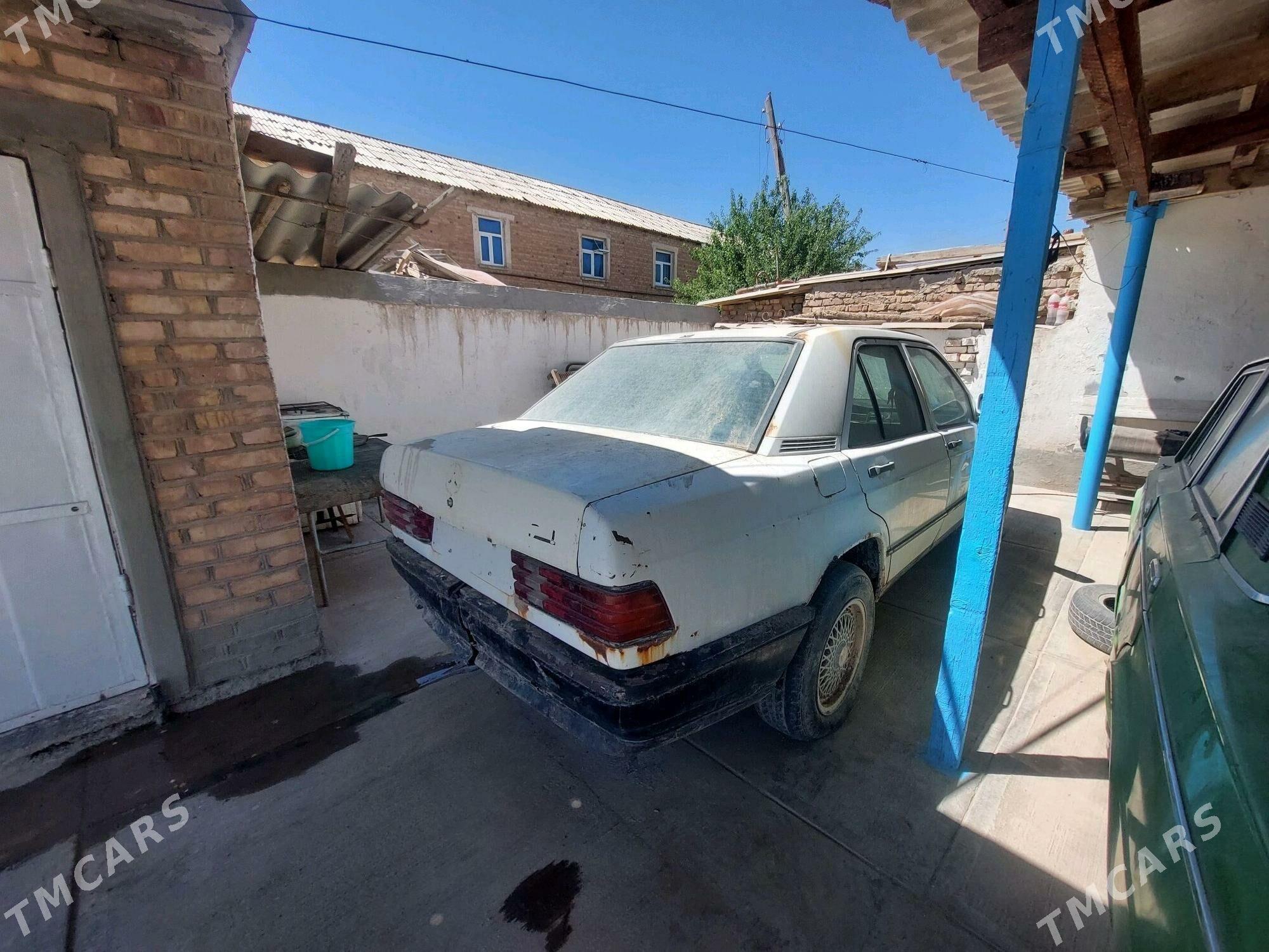 Mercedes-Benz 190E 1988 - 5 000 TMT - Теджен - img 1