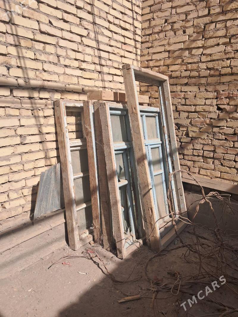 Tahta aýna - Туркменабат - img 1