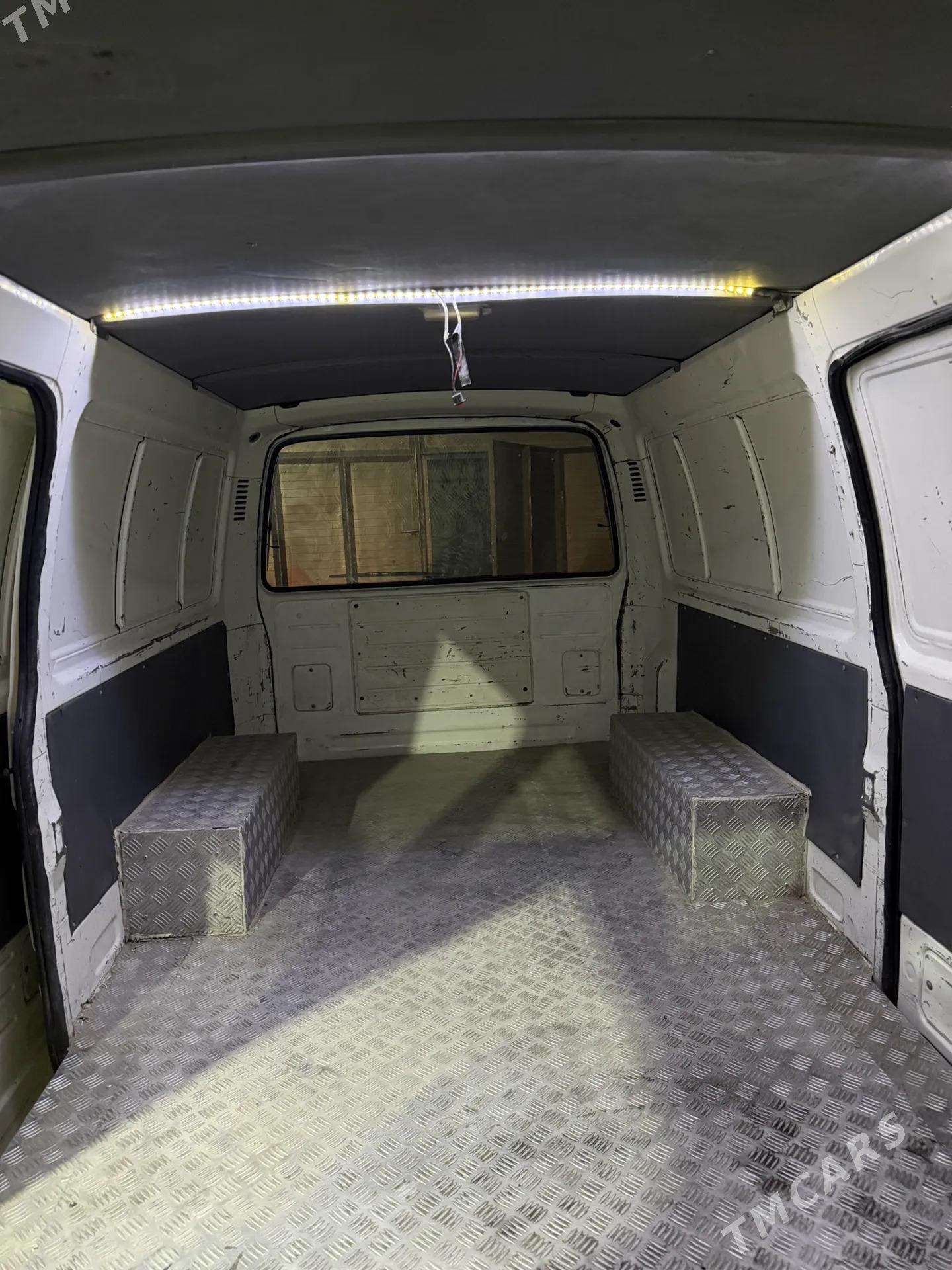 Toyota Hiace 2000 - 110 000 TMT - Мары - img 2