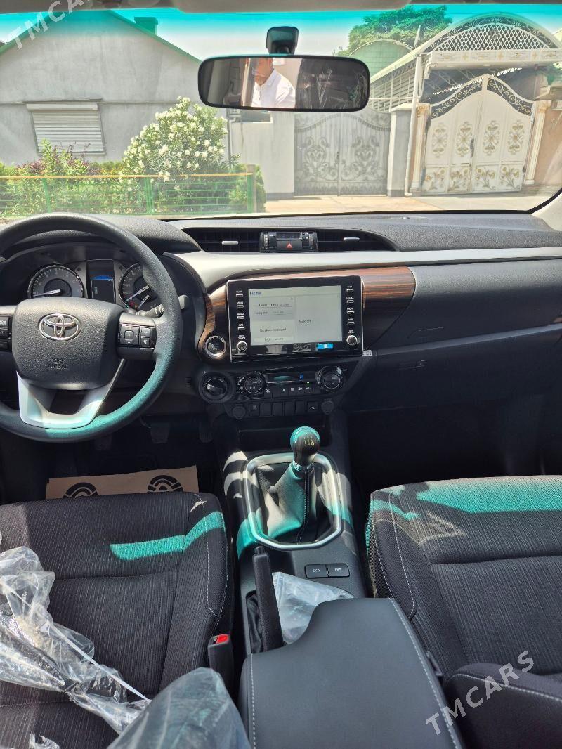 Toyota Hilux 2025 - 650 000 TMT - Aşgabat - img 5