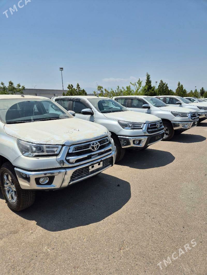 Toyota Hilux 2025 - 650 000 TMT - Aşgabat - img 7