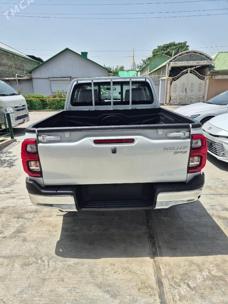 Toyota Hilux 2025 - 650 000 TMT - Aşgabat - img 4