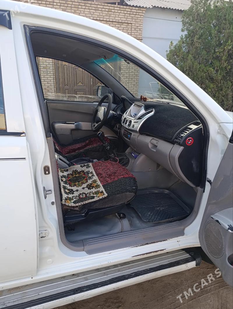 Mitsubishi L200 2007 - 70 000 TMT - Шабатский этрап - img 5