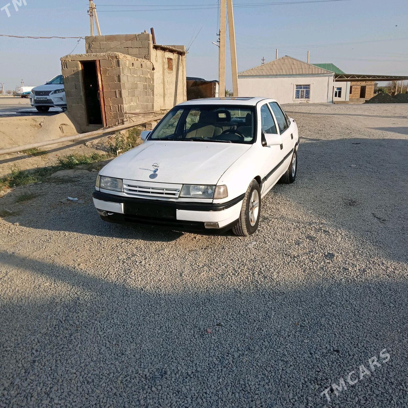 Opel Vectra 1989 - 26 000 TMT - Бахарден - img 3