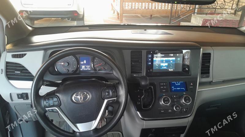 Toyota Sienna 2017 - 395 000 TMT - Сакарчага - img 3