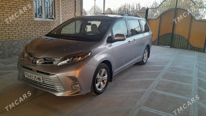 Toyota Sienna 2017 - 395 000 TMT - Сакарчага - img 1