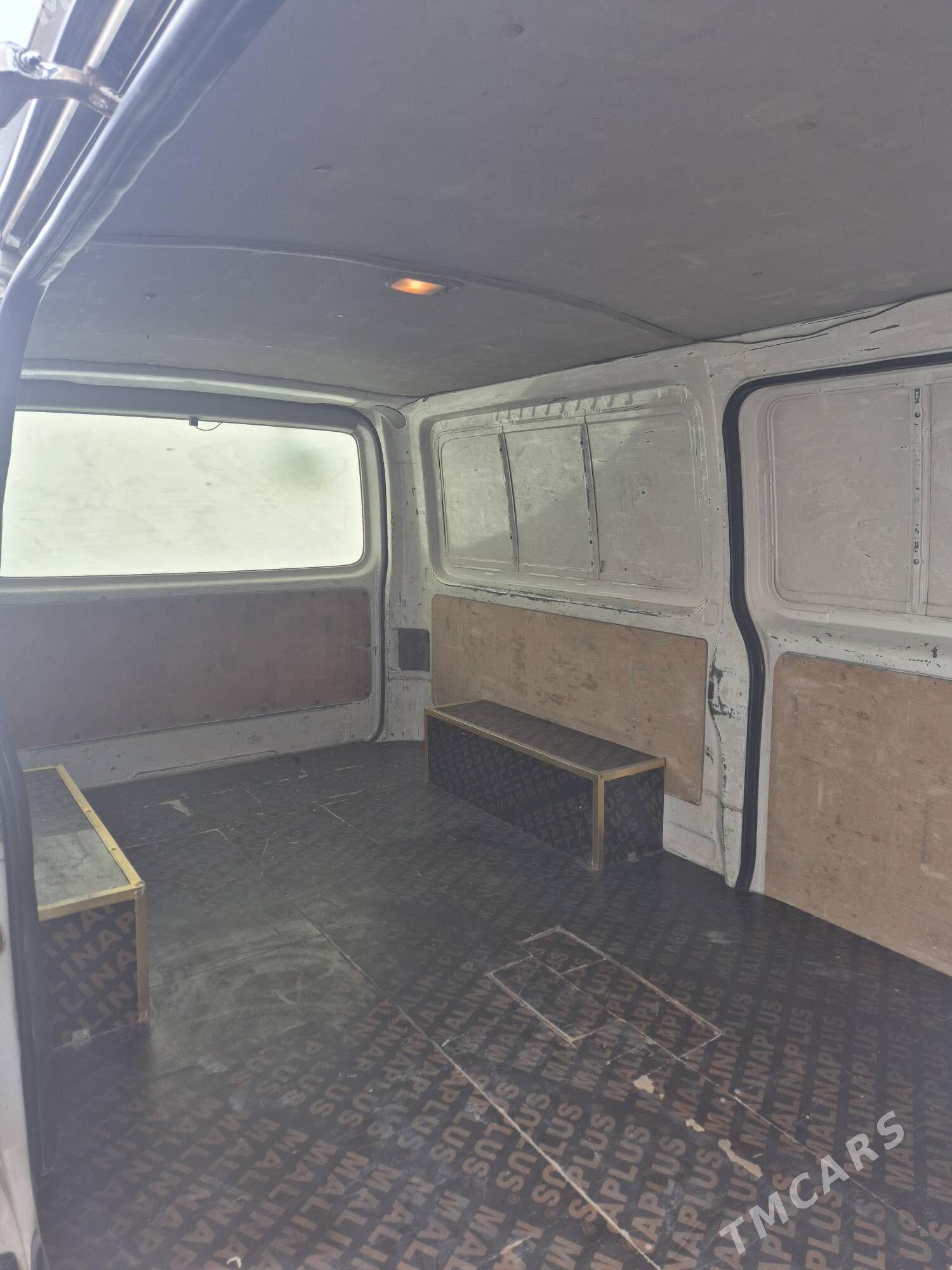 Toyota Hiace 2010 - 280 000 TMT - Мары - img 3