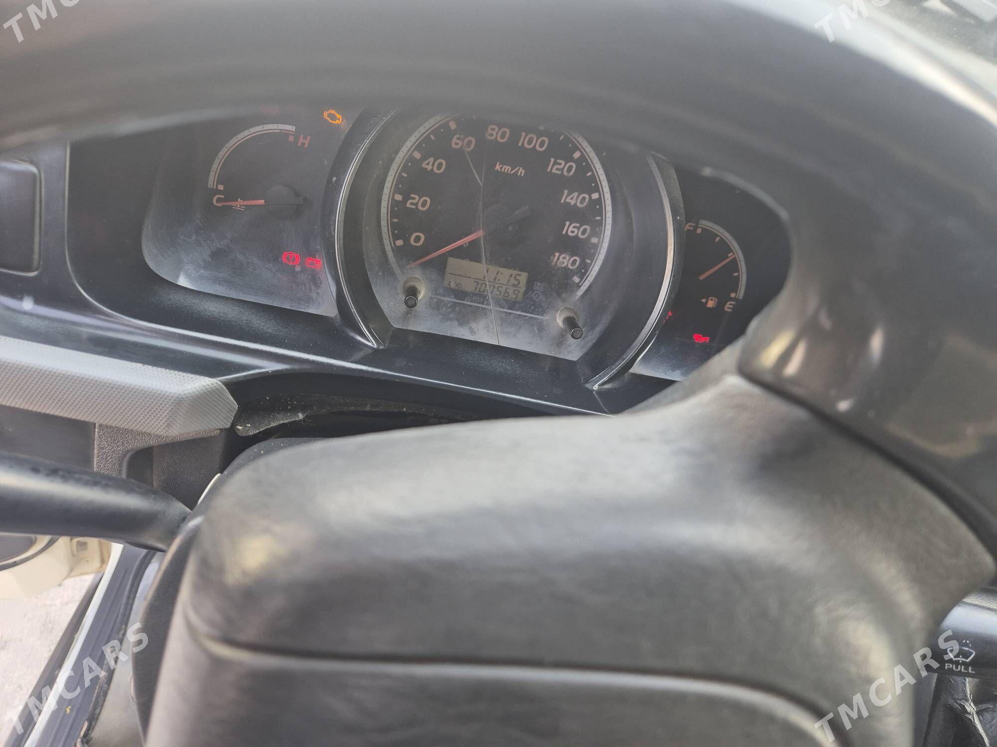 Toyota Hiace 2010 - 280 000 TMT - Мары - img 6