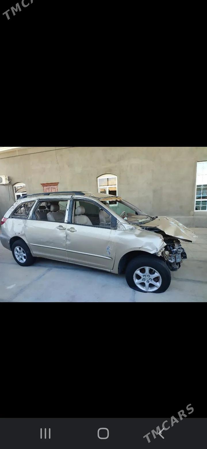 Toyota Sienna 2005 - 122 000 TMT - Мары - img 3
