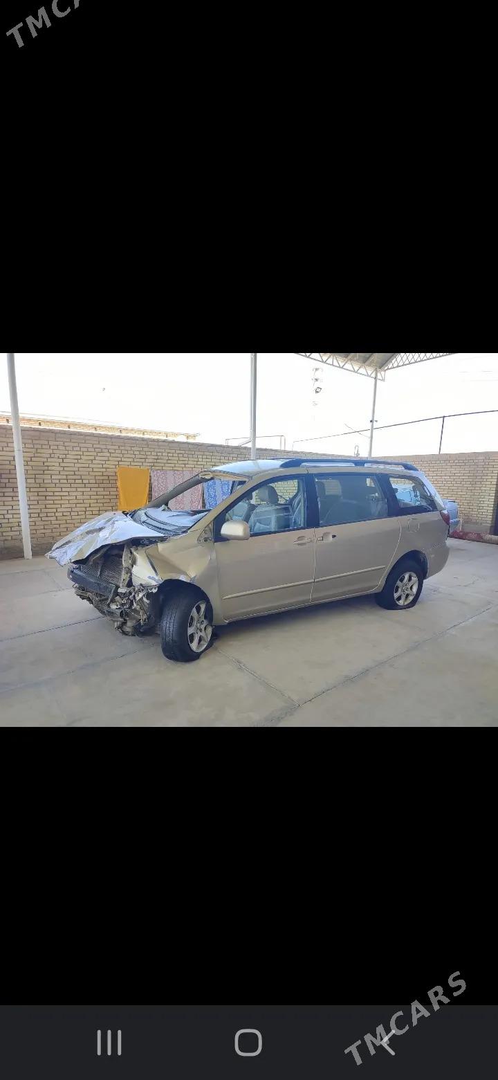 Toyota Sienna 2005 - 122 000 TMT - Мары - img 4