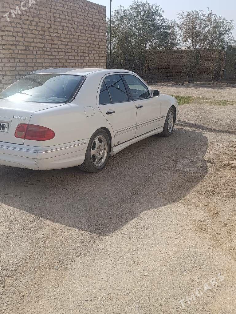 Mercedes-Benz E-Class 2002 - 100 000 TMT - Baýramaly - img 1
